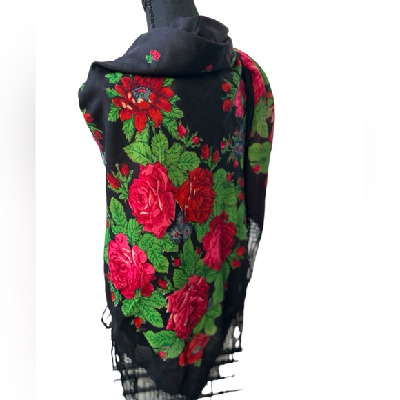 Vintage Pavlovo Posad Wool Shawl with Wool Fringe - Bright Floral Design - Picture 3 of 12